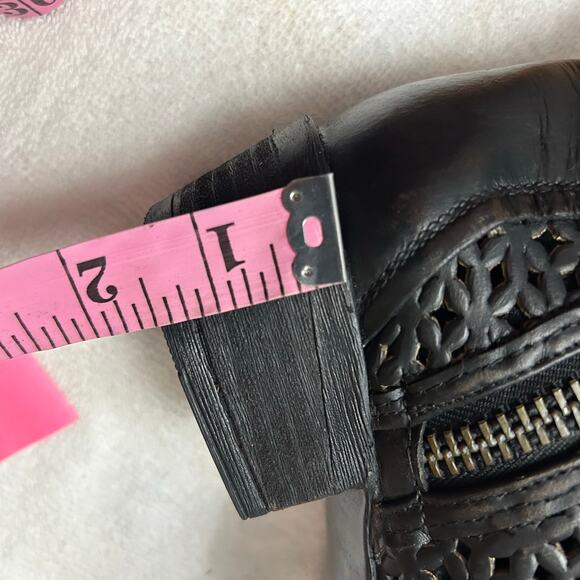Circle G Black Cutout Leather Ankle Boots Western Zip Block Heel Size 7 Country - Picture 9 of 9